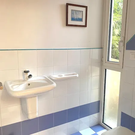 Contemporaine Avec Vue Villa *