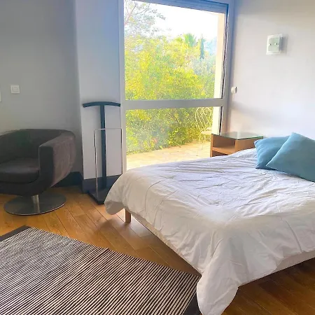 Contemporaine Avec Vue