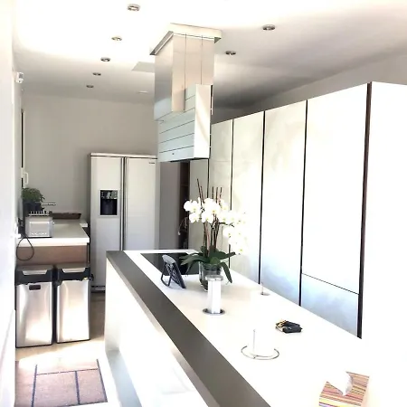 Contemporaine Avec Vue