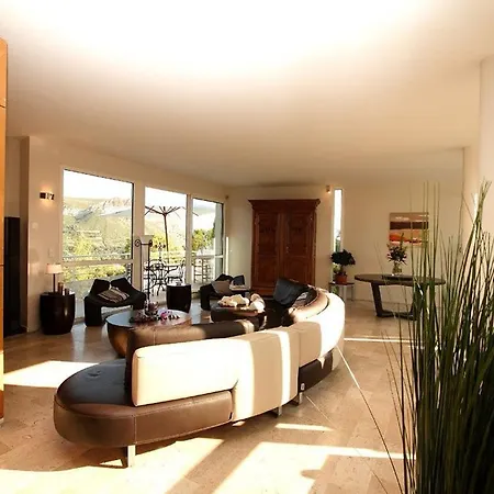 Contemporaine Avec Vue Cassis
